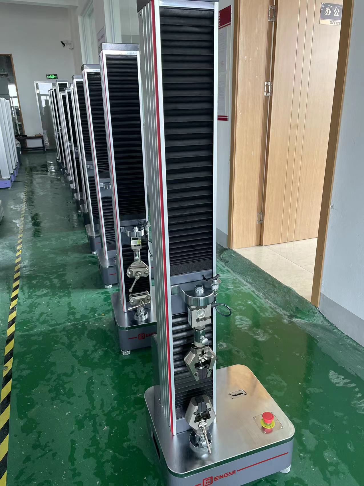 1712674492741015.jpg 衡翼水凝膠萬能拉伸壓縮試驗機為客戶提供解決方案